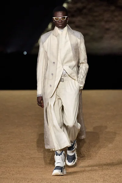 Look 5